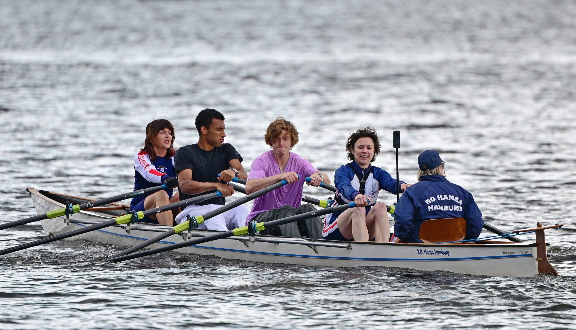 Making waves on Media Day: Four Bitpanda Hamburg Open pros take on the Alster in a rowing boat